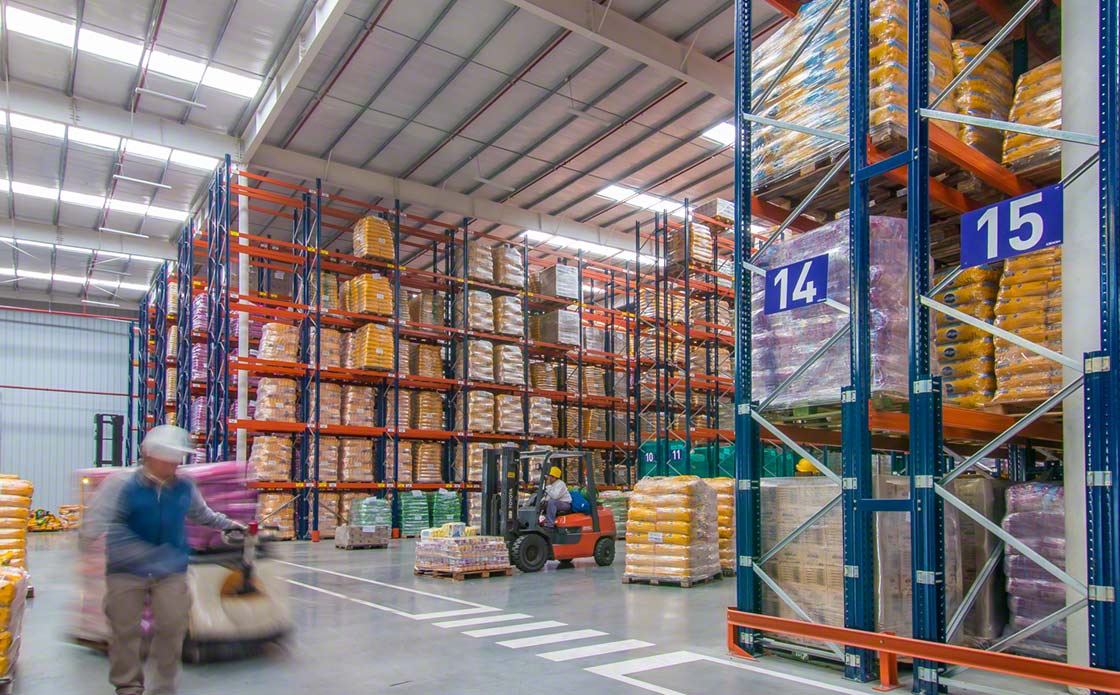 Los días de inventario óptimos son aquellos que aseguran la máxima rotación de las existencias, a la vez que una entrada y salida fluida de los productos
