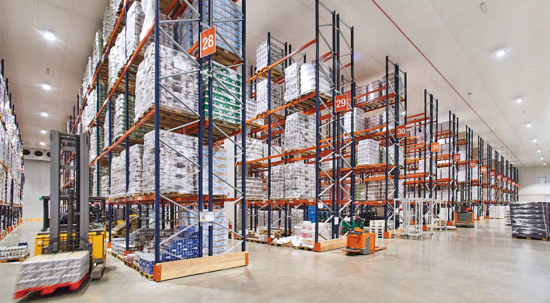 Las estanterías para cámaras frigoríficas dan cabida a todos los productos a una temperatura controlada Las estanterías para cámaras frigoríficas dan cabida a todos los productos a una temperatura controlada