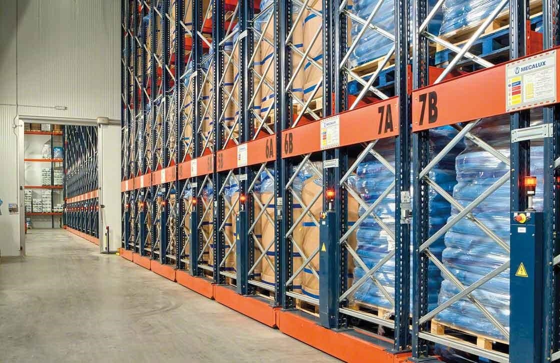 Las estanterías móviles Movirack han conseguido aumentar la capacidad de la bodega frigorífica de Iberfresco