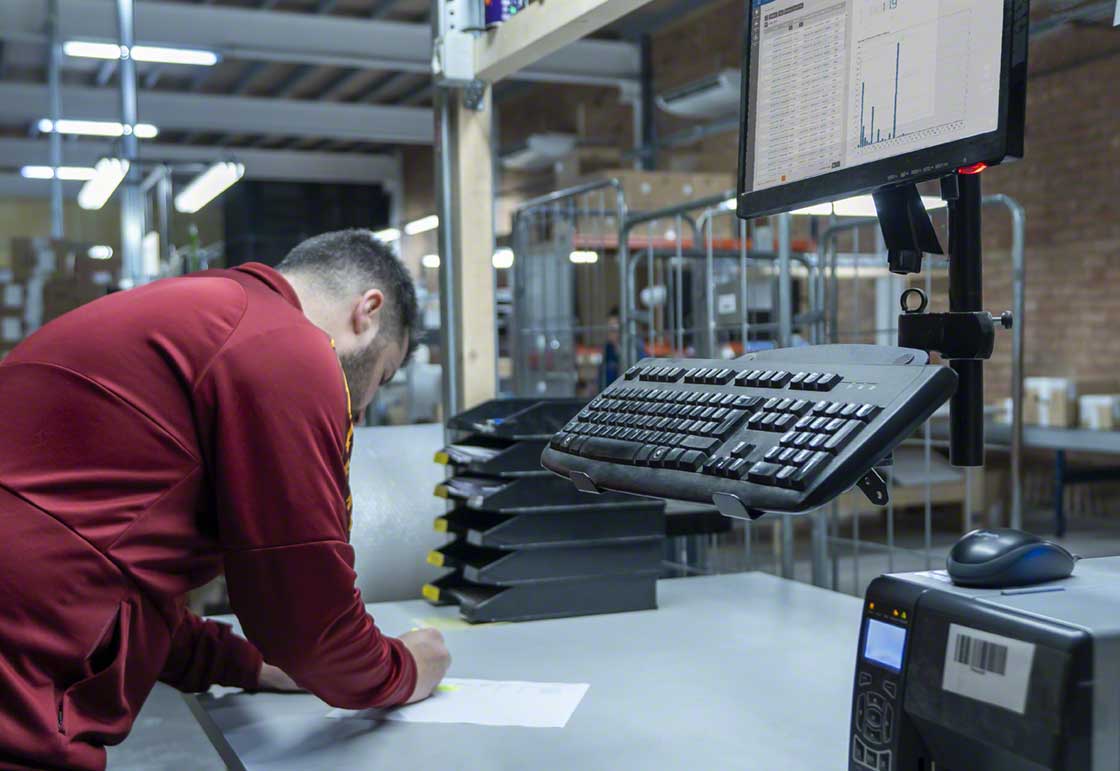 La aplicación de técnicas de mejora continua asegura la reducción de costos logísticos y el aumento de la productividad en el almacén La aplicación de técnicas de mejora continua asegura la reducción de costos logísticos y el aumento de la productividad en el almacén