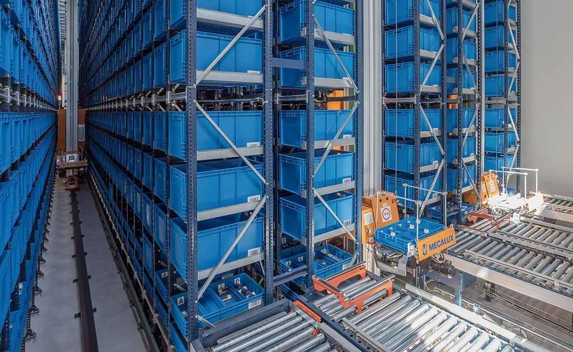 El método de preparación de pedidos producto-hombre usa sistemas automáticos El método de preparación de pedidos producto-hombre usa sistemas automáticos