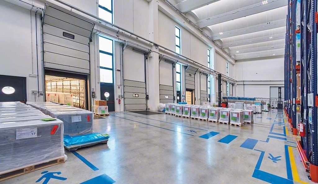 Zona de recepción de mercancías en una bodega