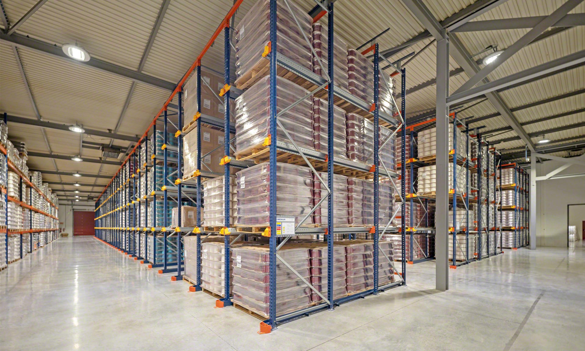 Selvafil moderniza y aprovecha todo el espacio de su bodega Selvafil moderniza y aprovecha todo el espacio de su bodega