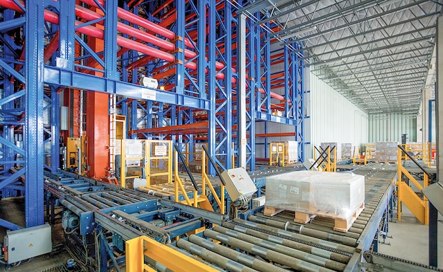 Mecalux diseña y construye una bodega automática autoportante para BASF