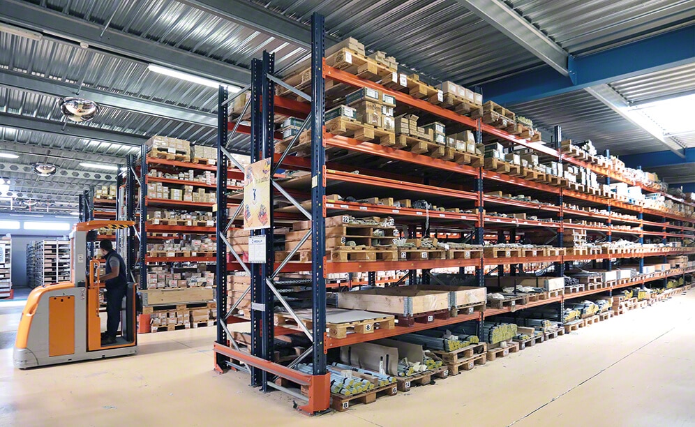 Estanterías selectivas, drive-in, móviles, para estibas y para picking, conviven en la bodega de SPB Estanterías selectivas, drive-in, móviles, para estibas y para picking, conviven en la bodega de SPB