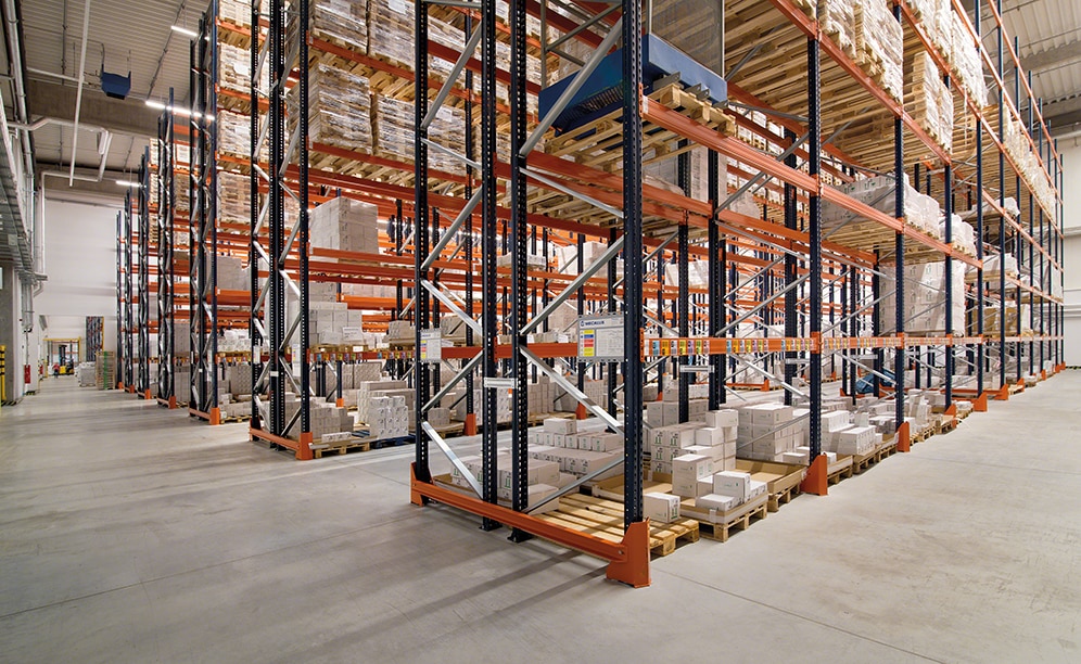 Mecalux ha instalado estanterías selectivas, que ofrecen acceso directo a la mercancía y tienen una capacidad de almacenaje para 10.906 estibas