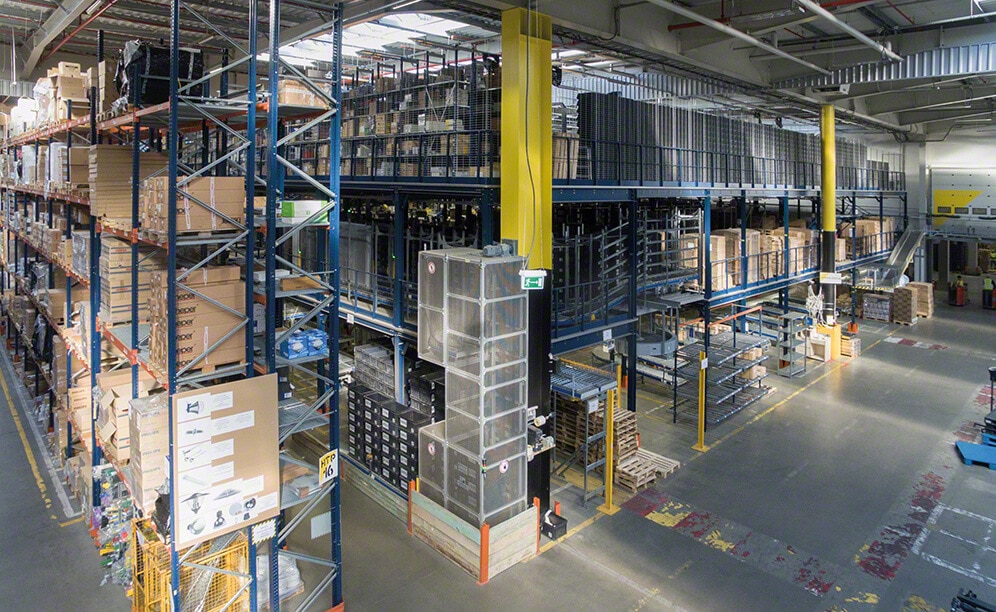 Con capacidad para 35.000 estibas, el centro logístico del operador y distribuidor 3LP se convierte en uno de los más grandes y eficientes de Polonia Con capacidad para 35.000 estibas, el centro logístico del operador y distribuidor 3LP se convierte en uno de los más grandes y eficientes de Polonia