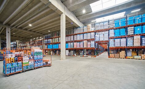 La bodega de la compañía italiana Centro 3A SPA, equipado con estanterías de paletización convencional de Mecalux, tiene capacidad para 7.826 estibas