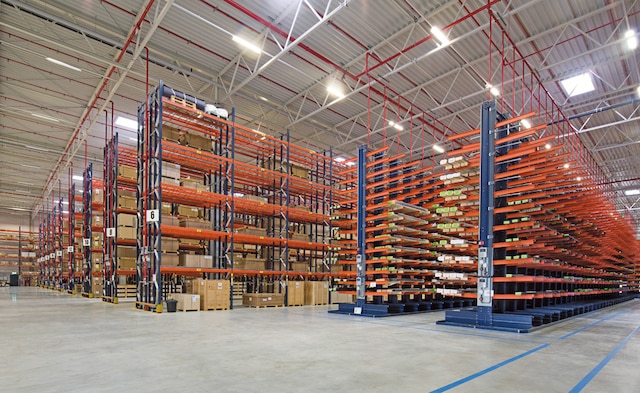 Mecalux ha suministrado estanterías selectivas y cantilever para los productos voluminosos y de peso elevado