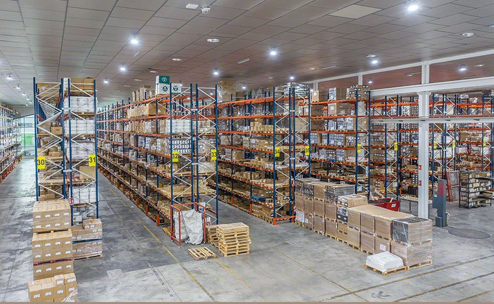 Tres sistemas de almacenamiento de Gaviota en su bodega de Villena (España)