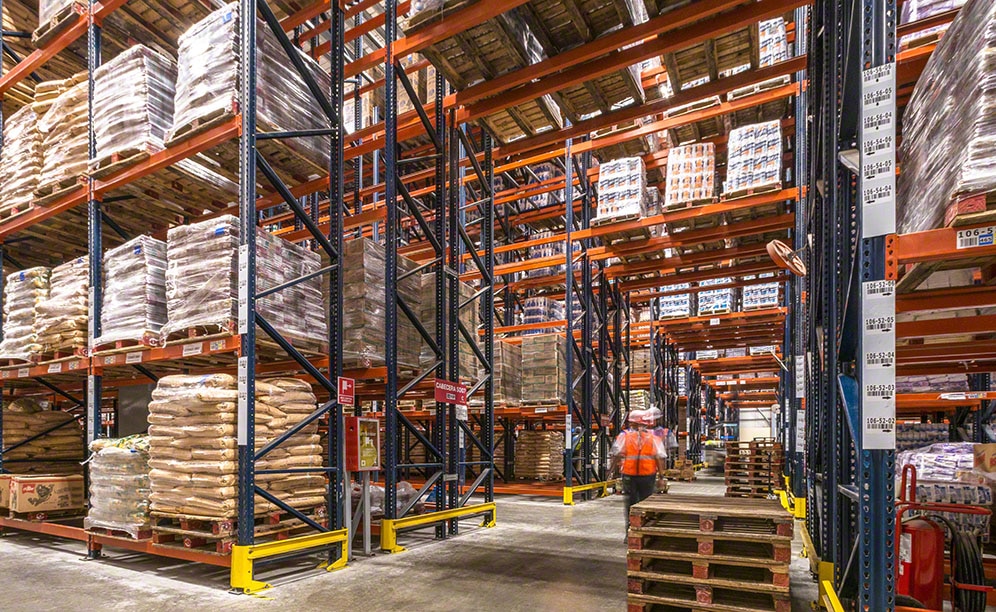 La bodega de César Iglesias en República Dominicana - Mecalux.com.co