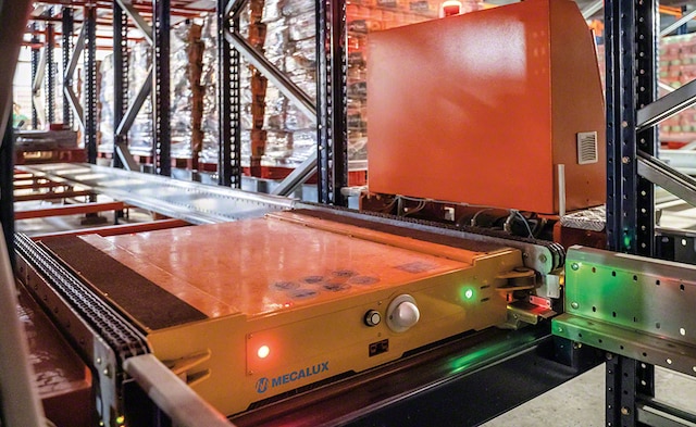 Pallet Shuttle con lanzaderas en la bodega de Cistér en Portugal