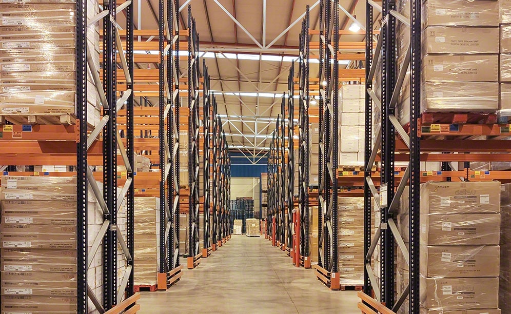 Racks selectivos y Pallet Shuttle semiautomático en la bodega de Eurofred