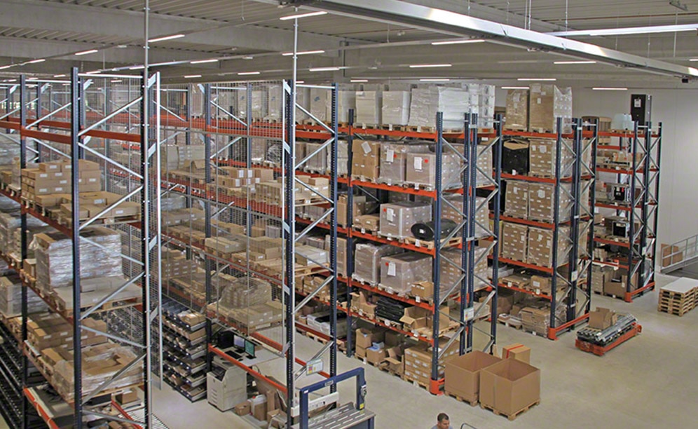 Mecalux ha equipado la bodega de Company 4 con estanterías selectivas que aportan una capacidad de almacenaje de 2.253 estibas