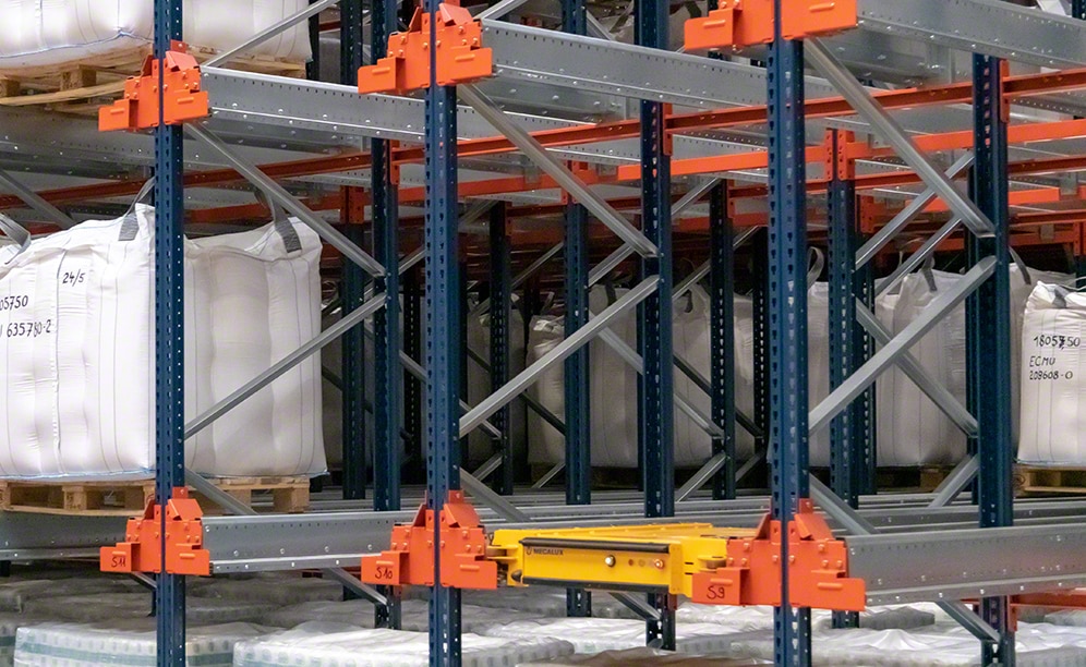 Pallet Shuttle semiautomático en la bodega de Zuidnatie en Bélgica Pallet Shuttle semiautomático en la bodega de Zuidnatie en Bélgica