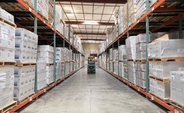 La nueva capacidad de almacenaje de la bodega de Desert Depot es de más de 16.000 estibas, casi el doble de la capacidad original La nueva capacidad de almacenaje de la bodega de Desert Depot es de más de 16.000 estibas, casi el doble de la capacidad original