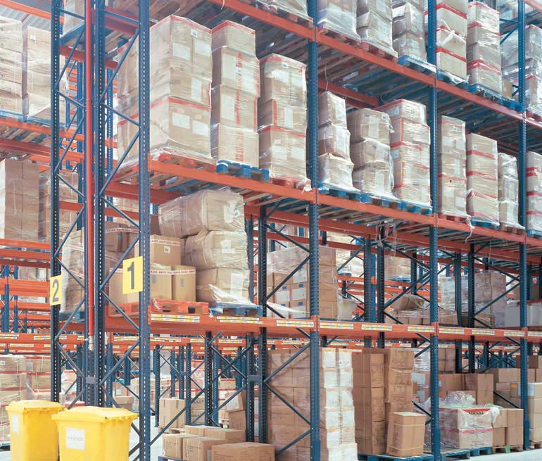 Almacén logístico de distribución de productos alimentarios.