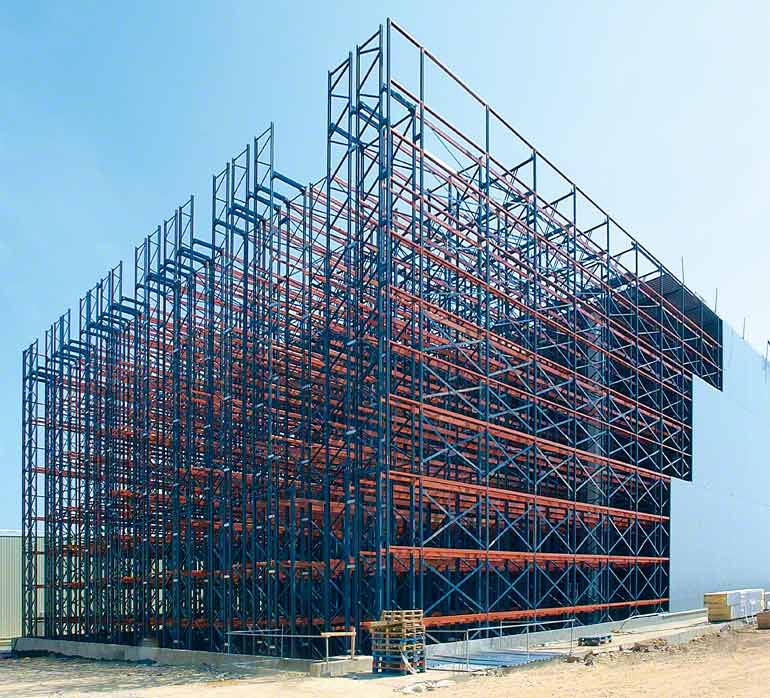 En una autoportante, las estanterías configuran la estructura del propio edificio.