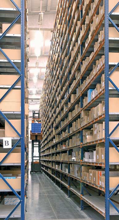 Un ejemplo de bodega con los pasillos estrechos