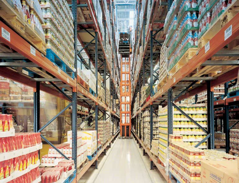 Bodega de picking en altura sobre estibas.