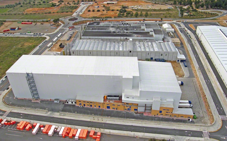  Bodega central dedicada a la distribución de masas congeladas para el sector de la alimentación.