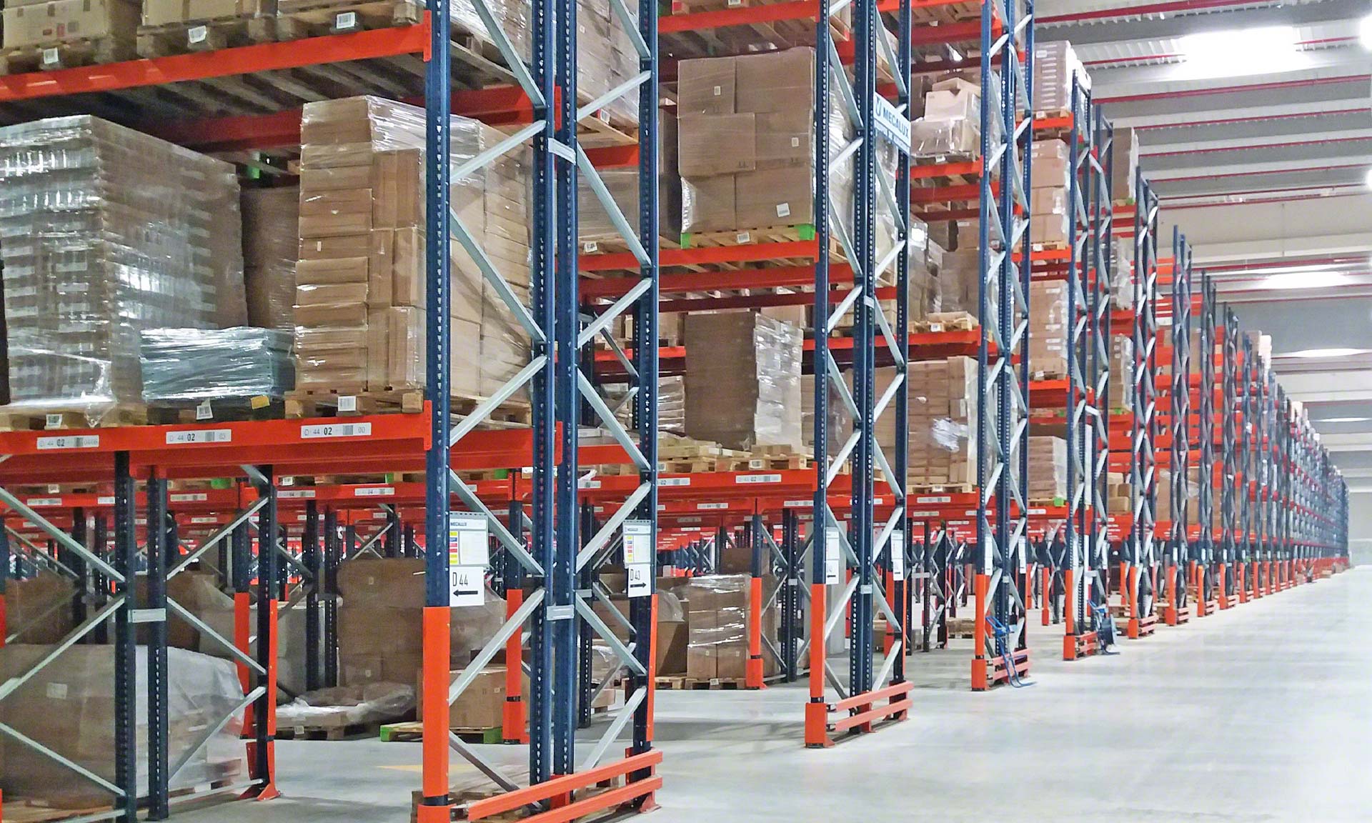 JYSK: estrategia omnicanal para triplicar la capacidad y almacenar más de 50.000 estibas JYSK: estrategia omnicanal para triplicar la capacidad y almacenar más de 50.000 estibas