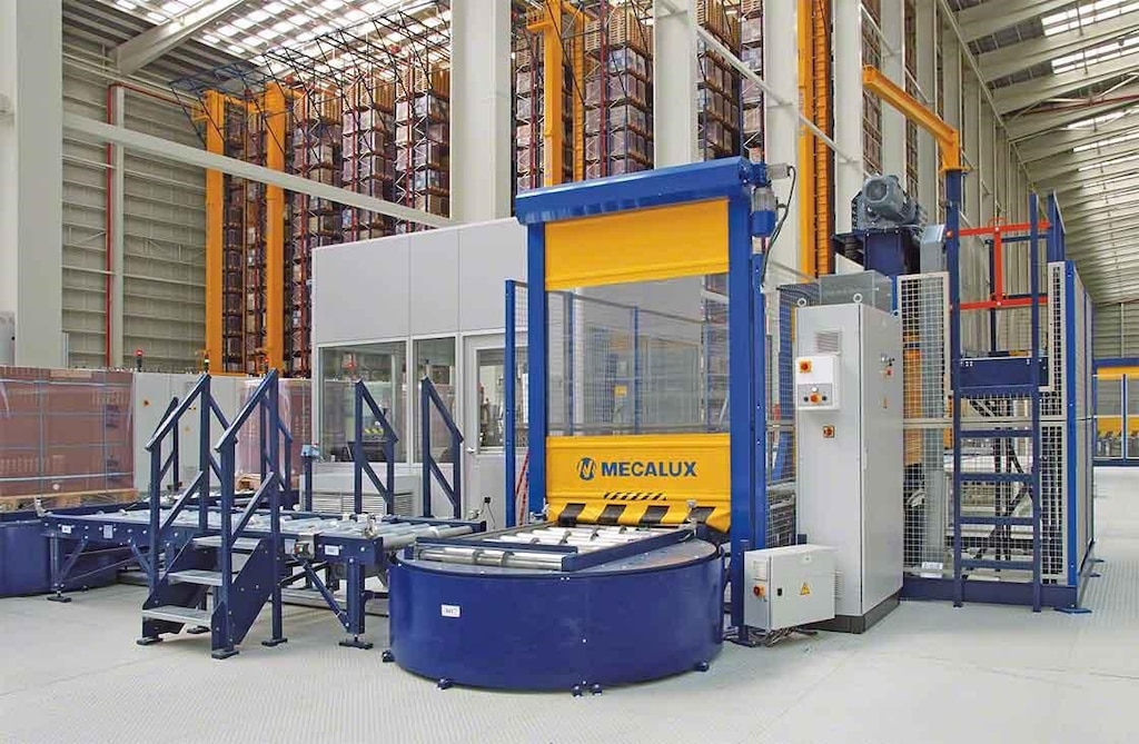En bodegas automáticas, el puesto de inspección de estibas se encarga de realizar el control de calidad tras la recepción de mercancías En bodegas automáticas, el puesto de inspección de estibas se encarga de realizar el control de calidad tras la recepción de mercancías