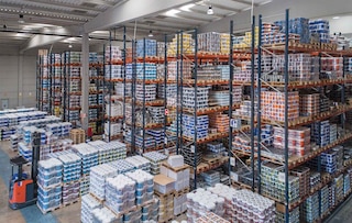 The warehouse forms the backbone of the supply chain The warehouse forms the backbone of the supply chain