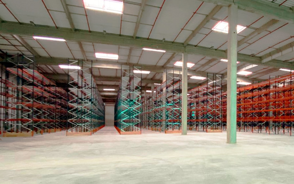 La bodega de Téréva en Francia posee una capacidad para más de 23.500 estibas