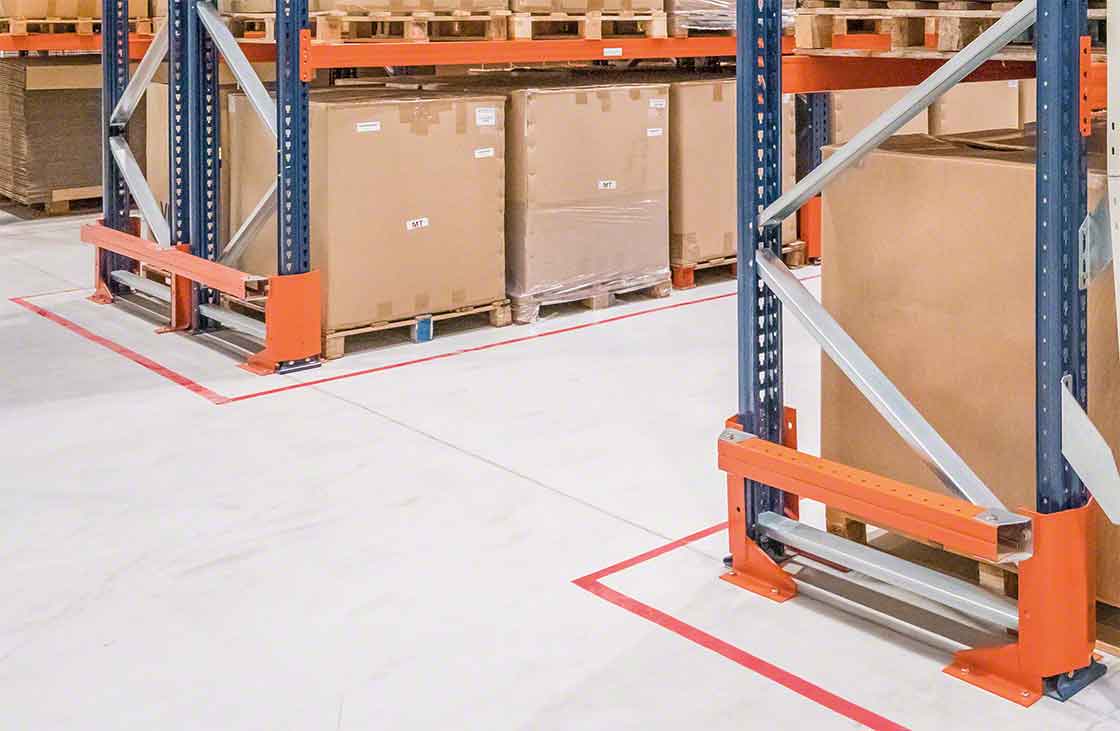 La imagen muestra en detalle las protecciones laterales y de puntales
