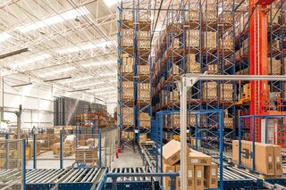 Automated warehouses are an example of the digitalization of logistics
