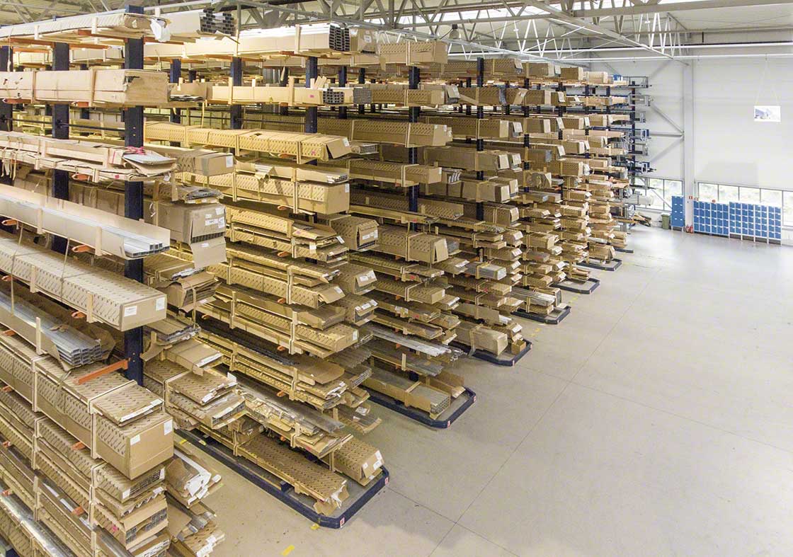 Los almacenes dedicados a la logística de producción pueden tener suministros con características especiales