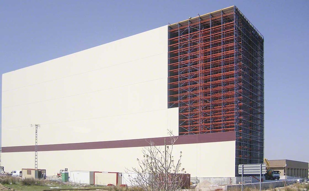 El almacén autoportante de Delaviuda mide 42 metros de alto
