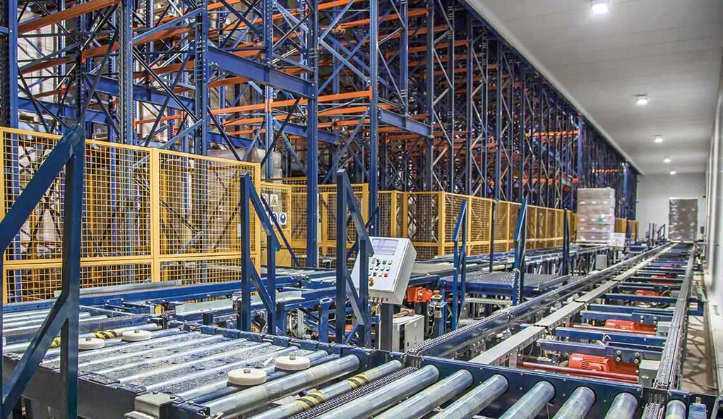 El fabricante de patatas prefritas Bem Brasil ha maximizado el espacio de almacenaje gracias al sistema Pallet Shuttle automático de Mecalux