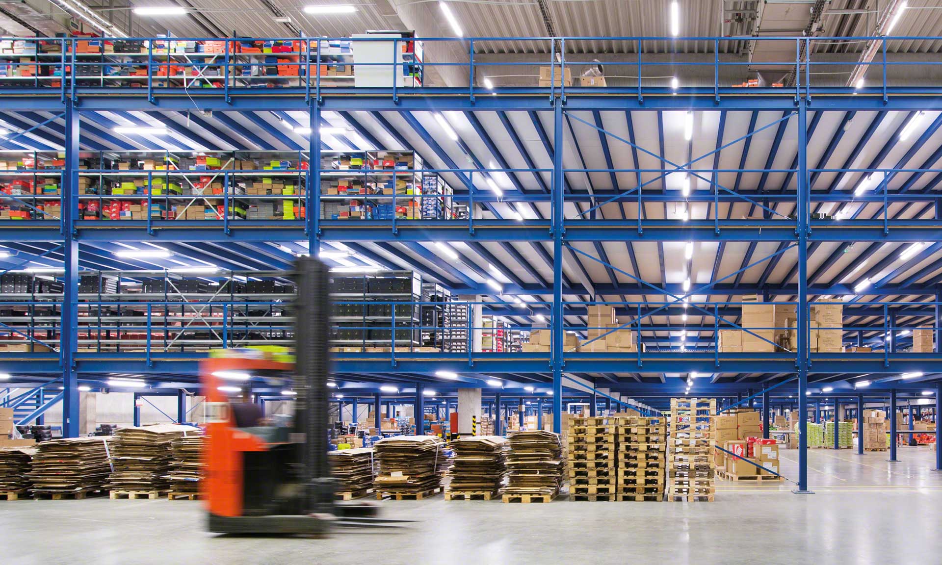 Sportisimo: bodega optimizada con estanterías selectivas y livianas Sportisimo: bodega optimizada con estanterías selectivas y livianas