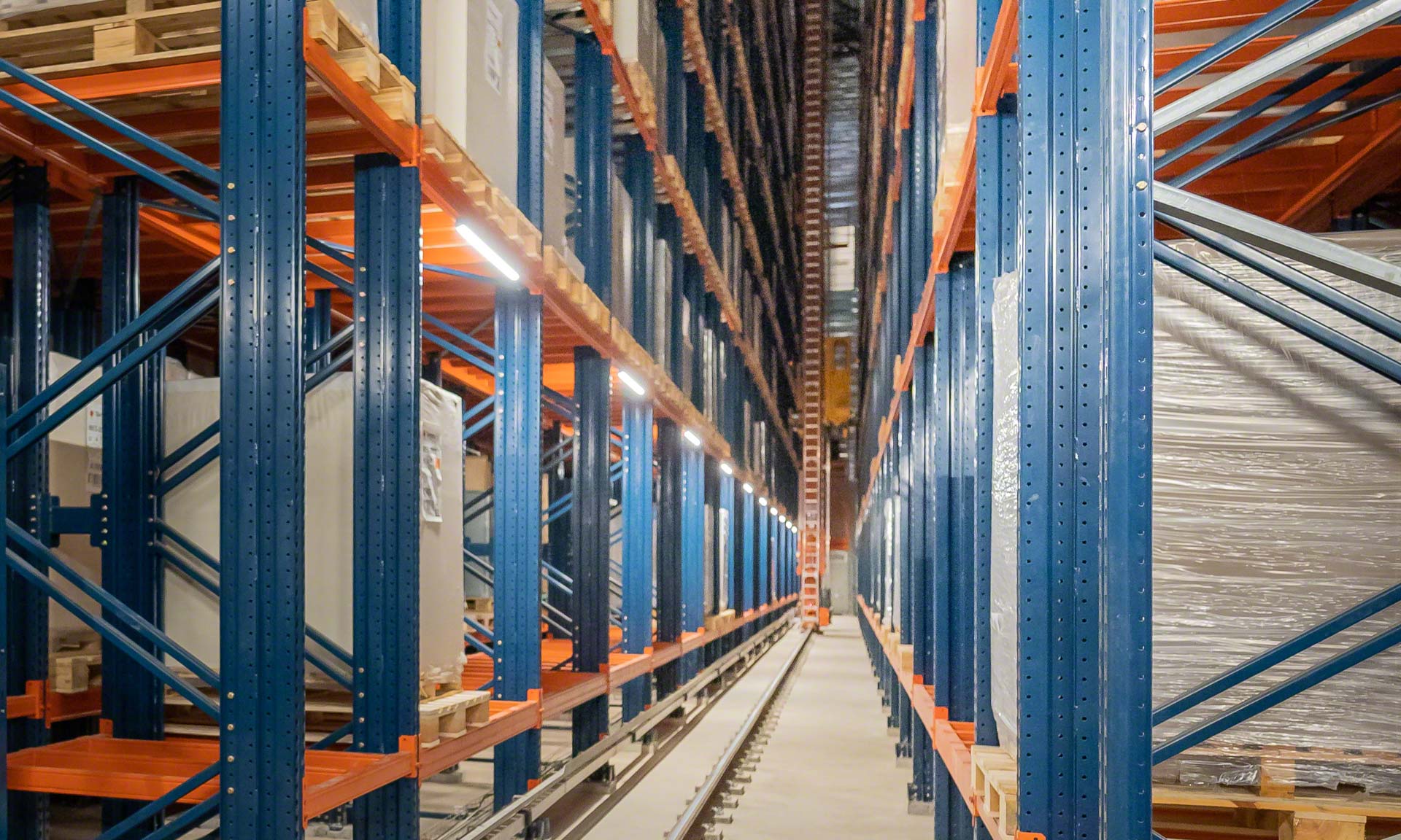 Alzamora Group, empresa líder del ‘packaging’ con dos bodegas automatizadas autoportantes Alzamora Group, empresa líder del ‘packaging’ con dos bodegas automatizadas autoportantes
