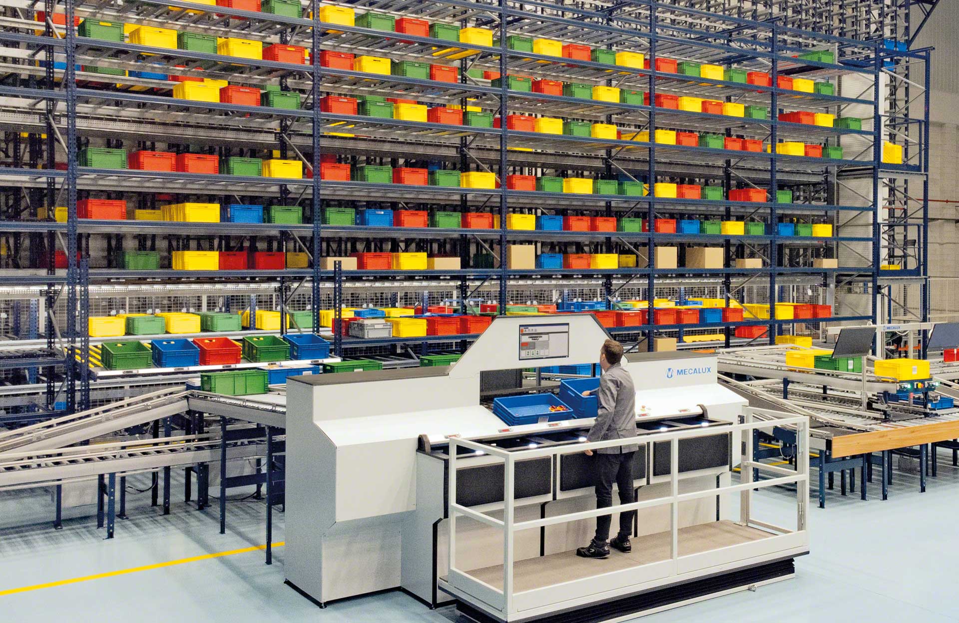La estación de trabajo cuenta con un diseño ergonómico para potenciar el picking