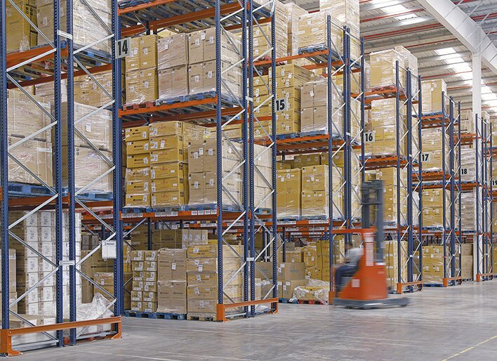 Dos sistemas de almacenaje en el centro de distribución de Eurofred en España Dos sistemas de almacenaje en el centro de distribución de Eurofred en España