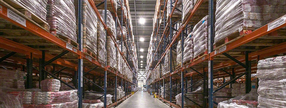 Productos de limpieza y alimentación en la nueva bodega de César Iglesias Productos de limpieza y alimentación en la nueva bodega de César Iglesias
