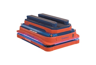 El AMR 1500 con plataforma de elevación puede transferir cargas hacia plataformas fijas o transportadores