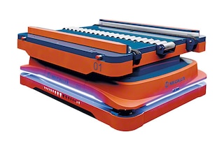 El AMR 1500 con transportador ha sido desarrollado para el transporte interno de estibas