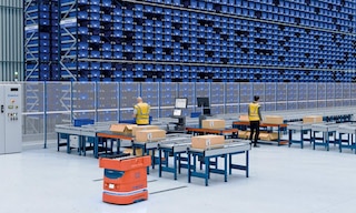 Colaboración humano-robot en la preparación de pedidos en bodegas. ¿Quién dirige?