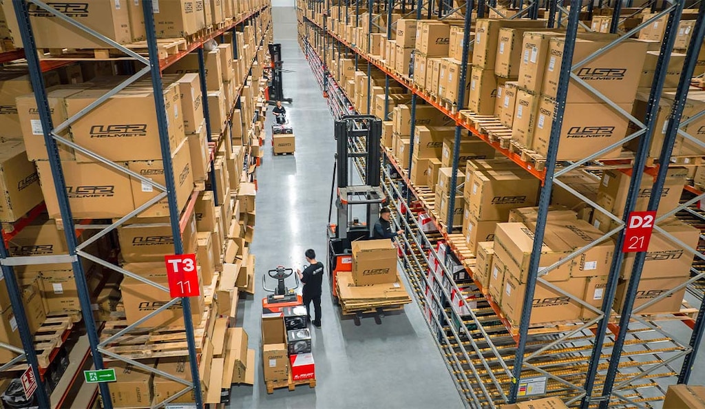 El aprendizaje profundo puede aplicarse en logística para optimizar rutas, gestionar el inventario y mejorar la toma de decisiones