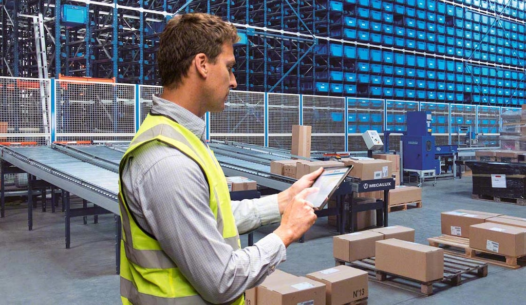 Un sistema de gestión como Easy WMS de Mecalux ayuda al coordinador logístico a evaluar el rendimiento de la bodega