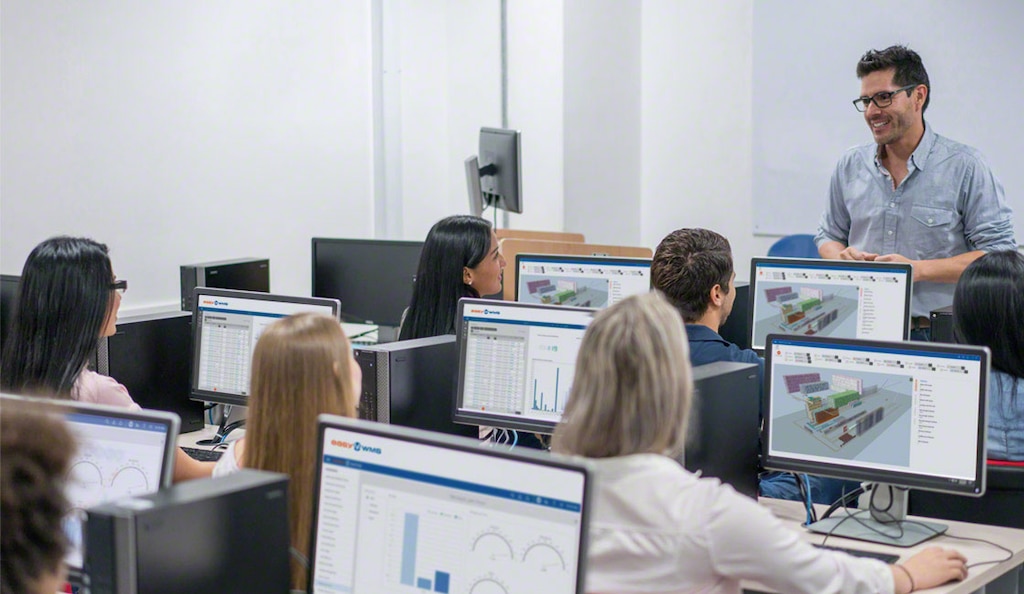 La formación académica sólida y especializada abre el camino para convertirse en un coordinador logístico