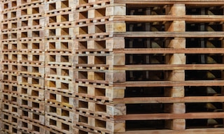 El uso de estibas recicladas está muy extendido en la industria y la logística