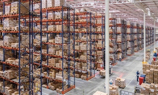 Las estanterías son estructuras diseñadas para el almacenamiento de estibas