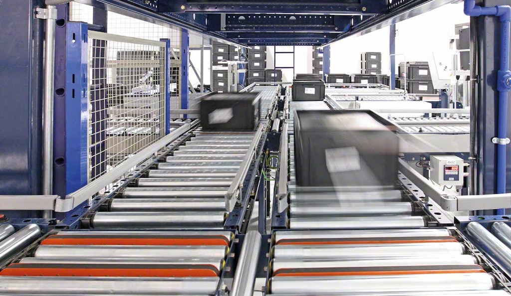 La automatización logística facilita una producción just-in-time al asegurar la entrega puntual de cada componente