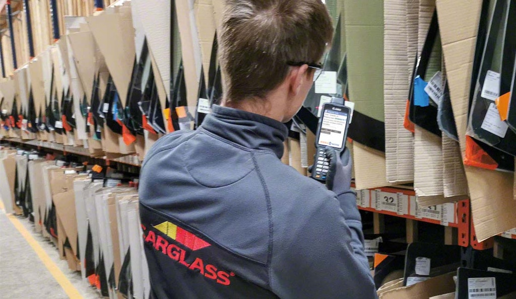 Easy WMS de Mecalux impulsa la preparación de pedidos en la bodega de parabrisas de Carglass en Eslovenia