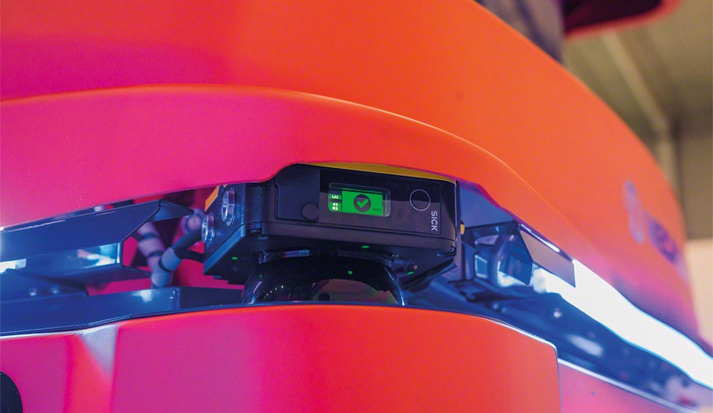 La navegación SLAM es fundamental para vehículos autónomos como los AMR en bodegas